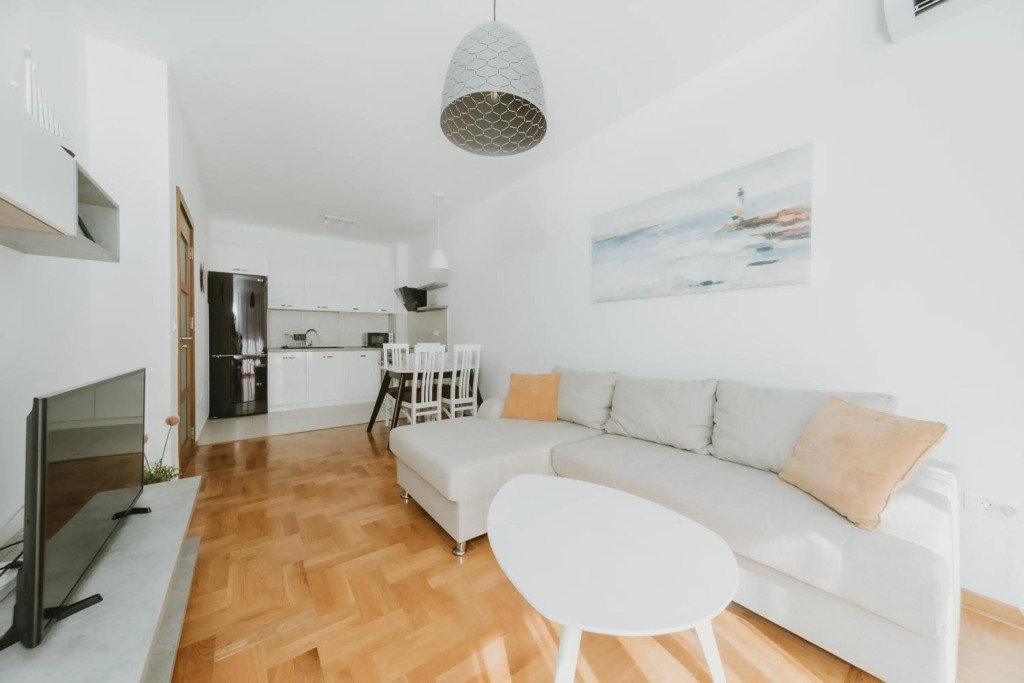 Spacious Modern New 48 m2 flat + free parking