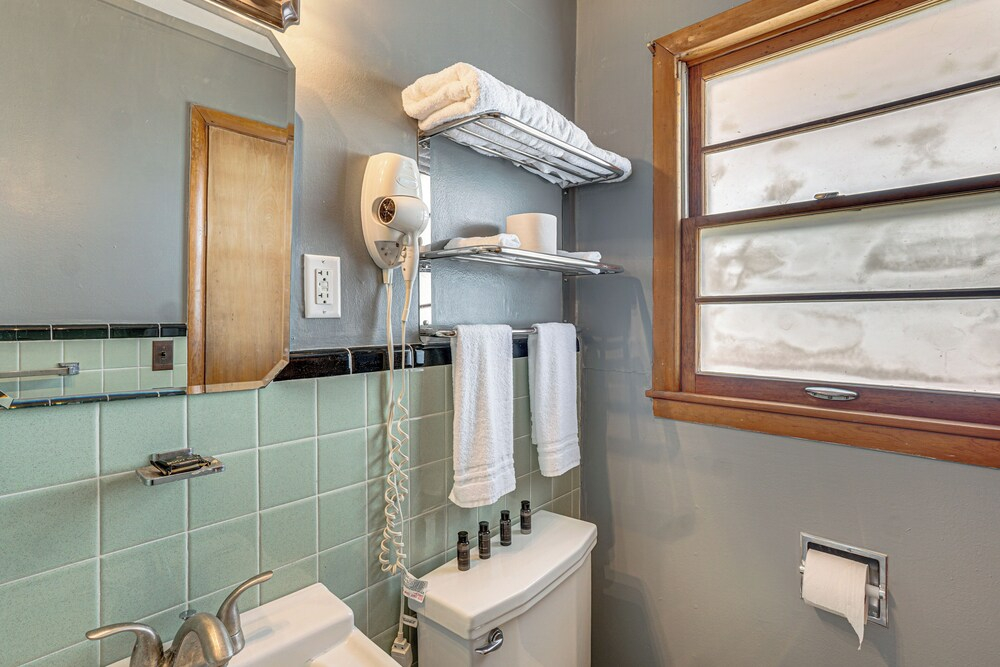 Explore the Bagnell Strip! Studio w/ Pool Access