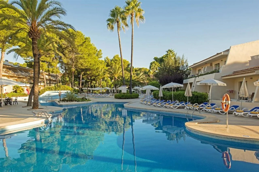 Отель Iberostar Waves Pinos Park