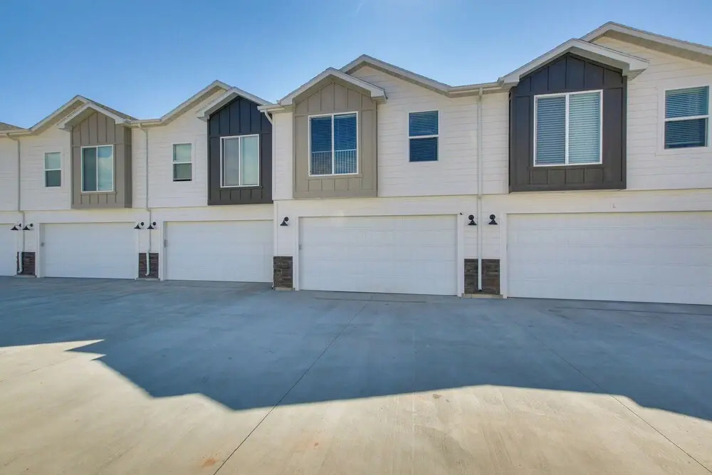 Garden City Townhome, Close to Parks + Downtown!