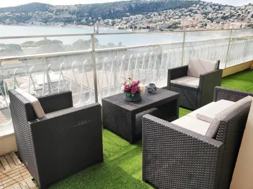 Stunning flat overlooking Villefranche Bay
