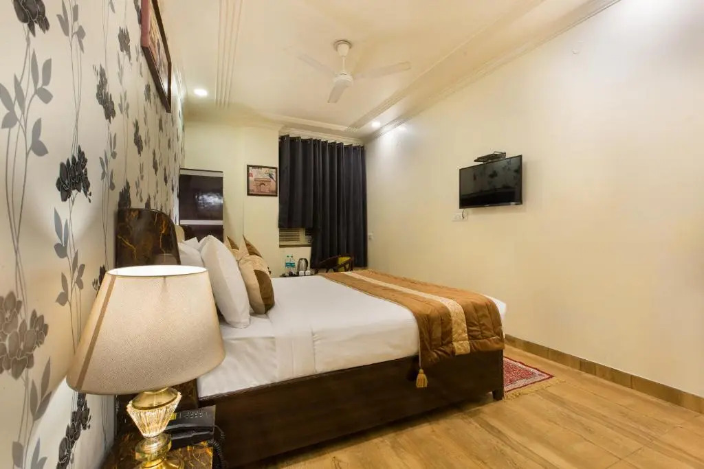Hotel WHITE & BLUE Delhi Airport
