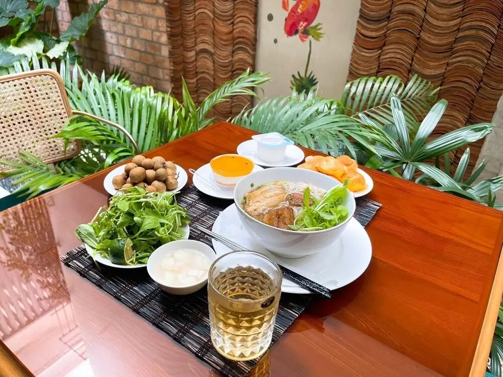 Misaki Tan Son Nhat Airport