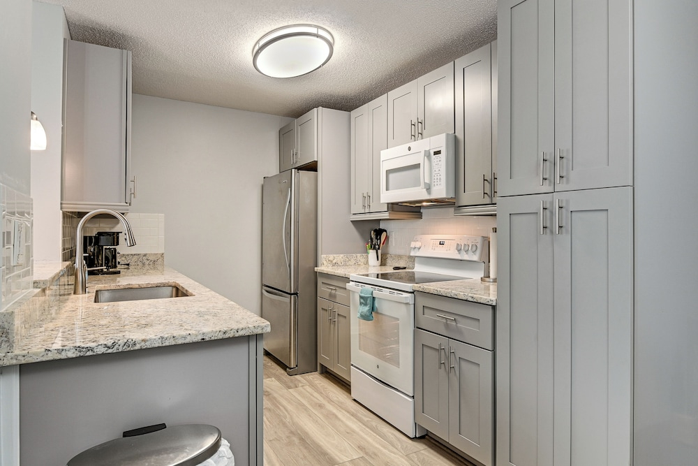 2 Mi to Shore: Surfside Beach Condo w/ Pool Access