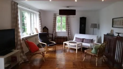 Villa mit Pool im Park Wachwitzgrund - Große Ferienwohnung in EG der Villa