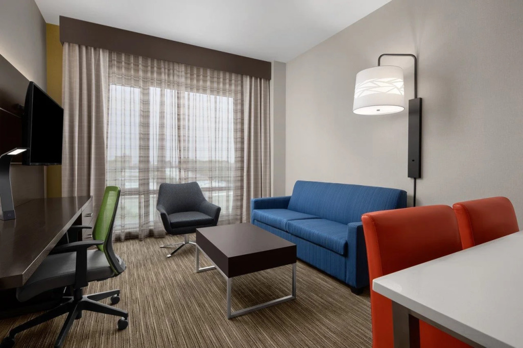 Holiday Inn Express & Suites Woodside LaGuardia Airport