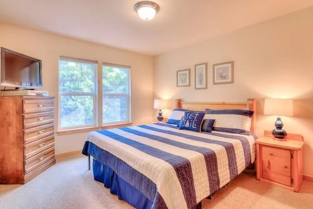 Charming Escape with Hot Tub and Game Amenities - Delightful Family Haven