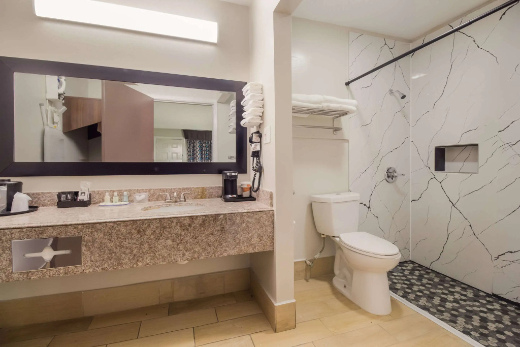 Carefree Inn Madisonville