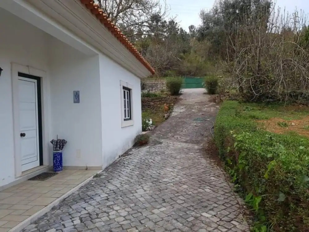 2-Bedrooms Sleeps 4 10 min drive to Coimbra