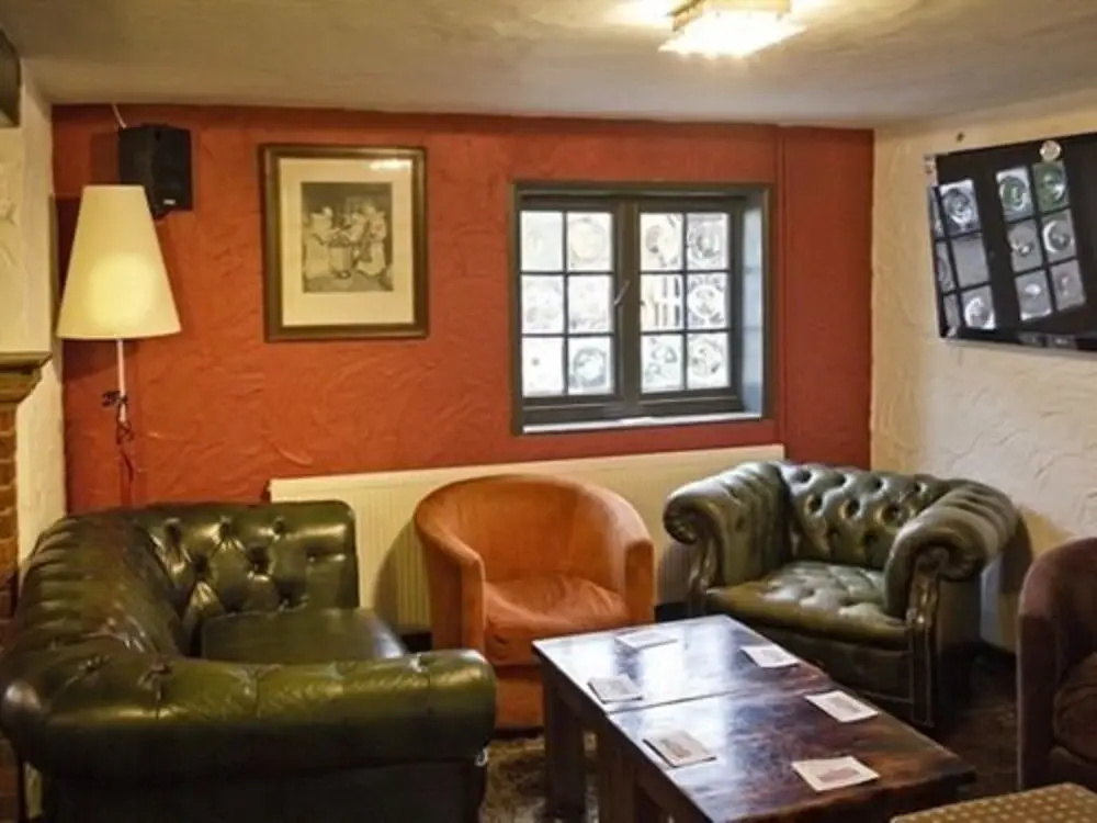 The May Garland Inn
