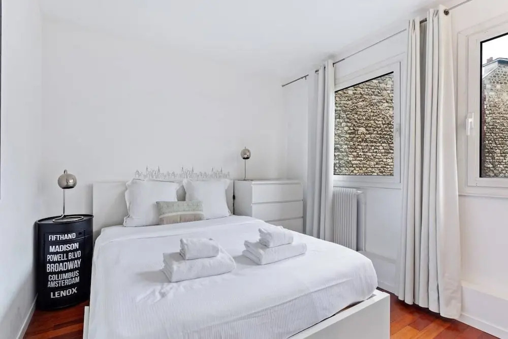 Stunning One Bedroom Apartment Sleeps 5, in Paris
