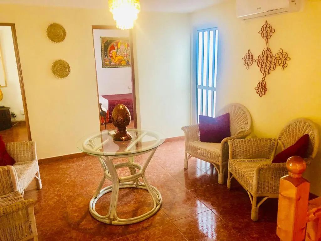 GRAN CASA con TERRAZA a 3 min Playa con Wifi - rodeada de servicios