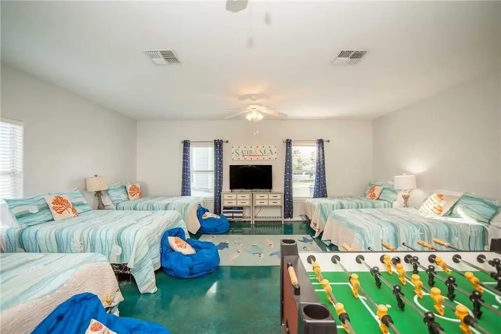 228 Mustang Royale - 4 Br Home