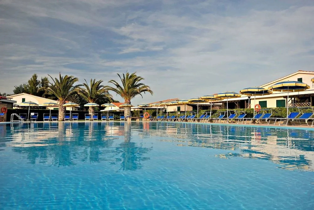 Villaggio Turistico La Cecinella