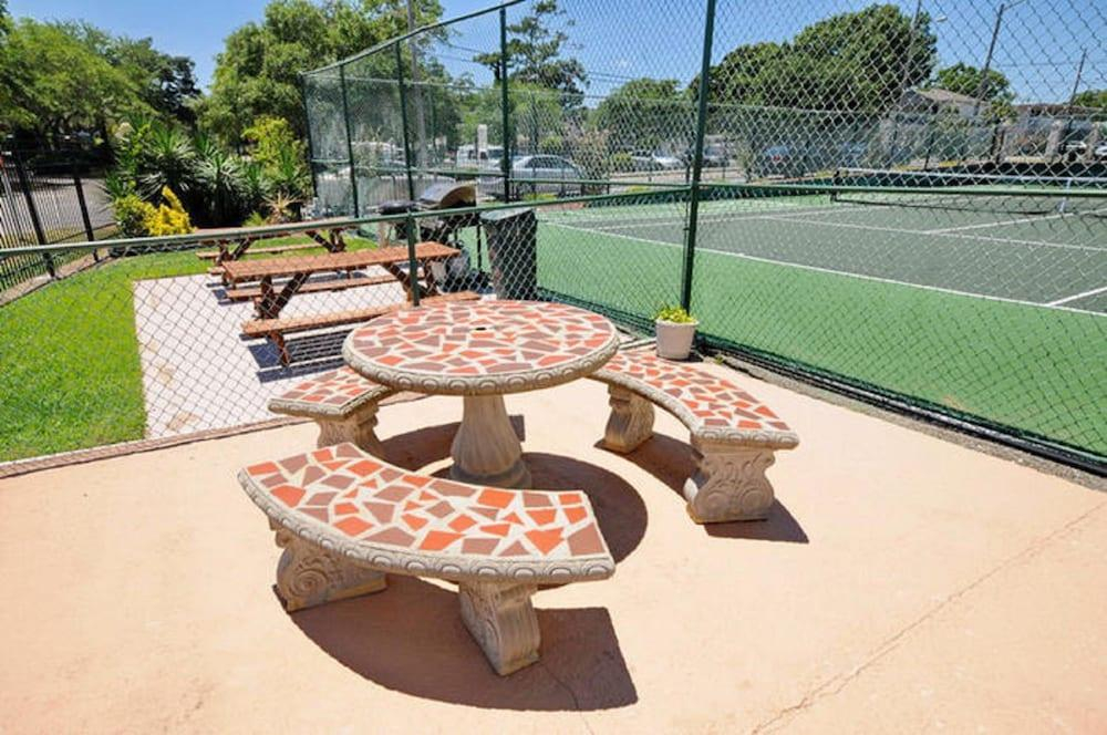 Holiday Towers by Elliott Beach Rentals