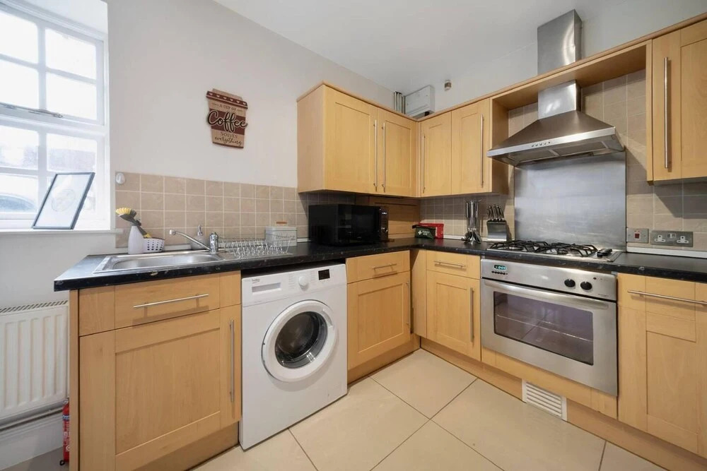 1 bed house, Free on street parking, Central
