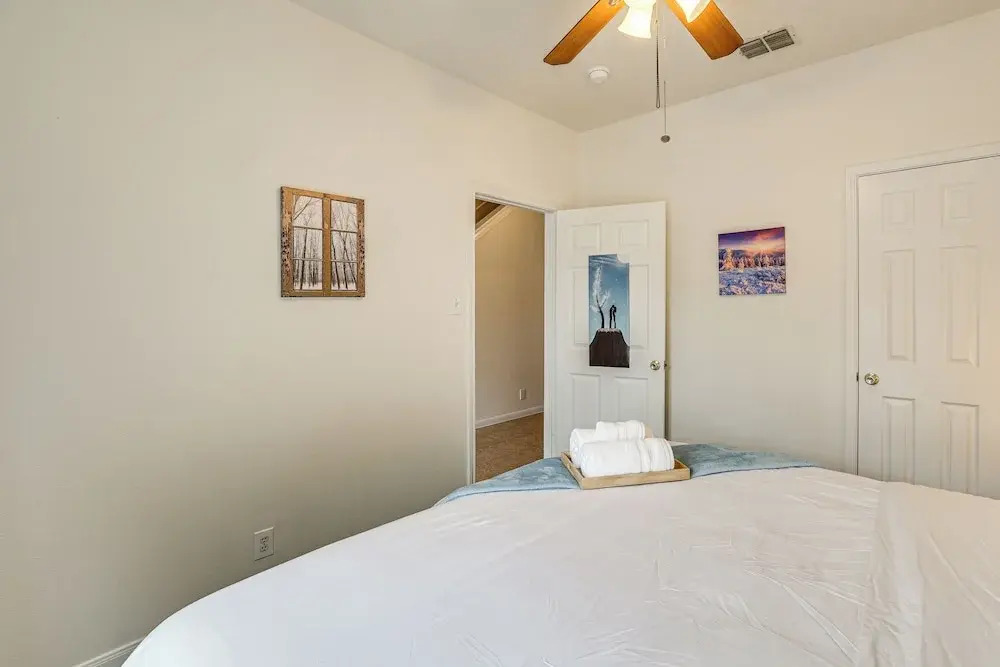 Suburban San Antonio Stay Near Parks & Hospitals