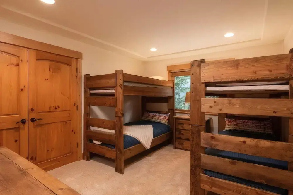 Donner Ridge by Avantstay Minutes to Skiing Deck Ping Pong Pool Table