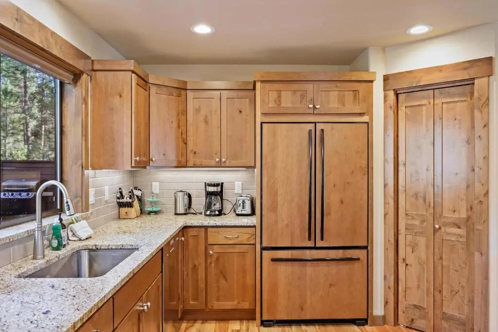 3 Tumalo-AC-Hot Tub-4BR/3BA