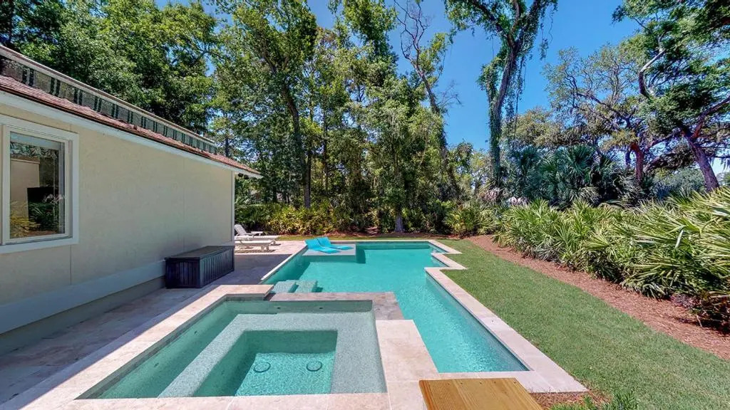 32 Heath Dr