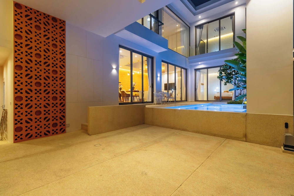 4BR Pool Villa Near Bang Tao Beach V301