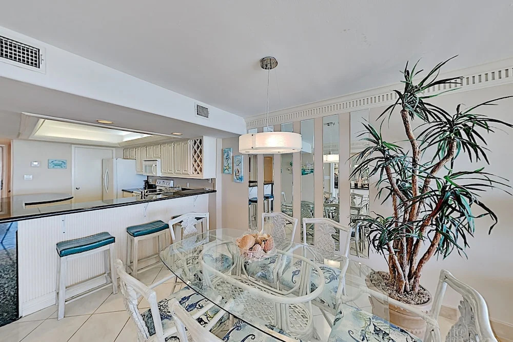 New Listing! Mid-island Marvel W/ Gym & Pools 2 Bedroom Condo