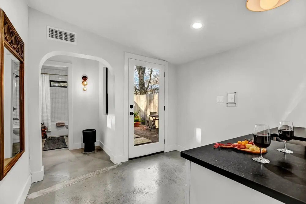 New! Luxury Vacation Cottages W/deck & Patio