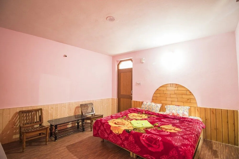 Giriraj Guest House