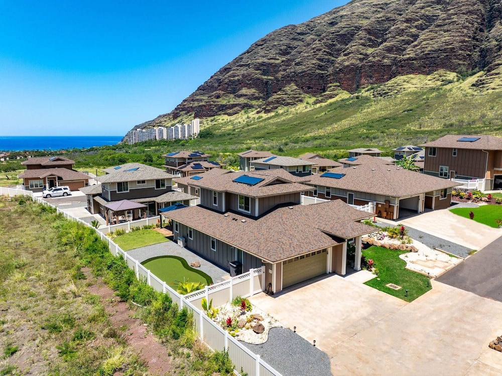 @ML Ocean View, Golf, Gazebo and Bbq, we Have All!