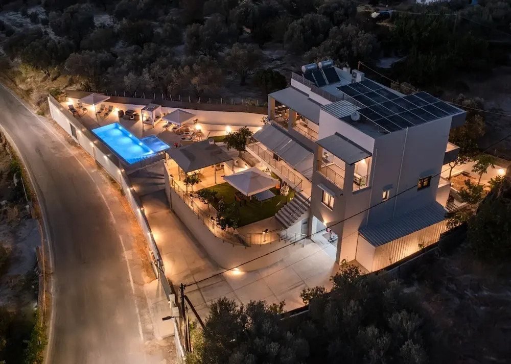 3As Luxury Villa with Heated Pool, Sauna and Gym