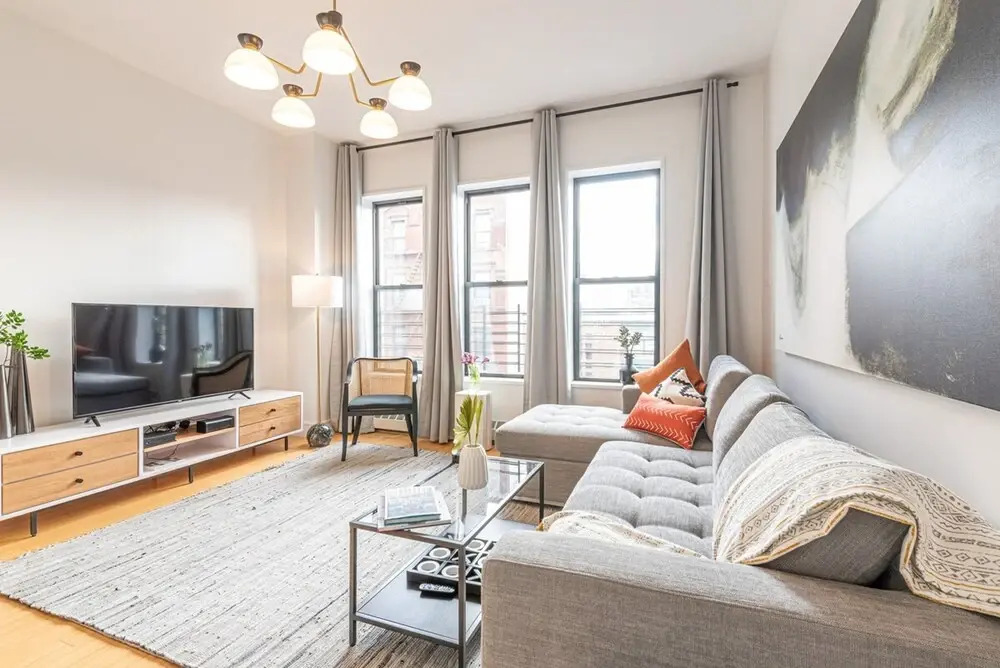 Cypress Court III by Rove Travel 1BR Harlem Apt