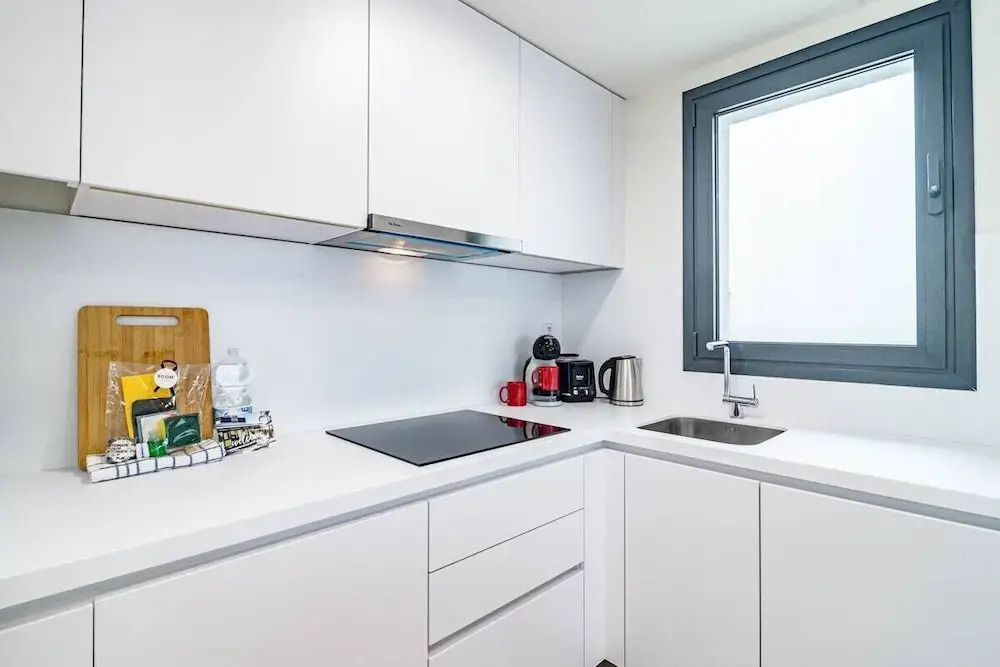 Inf2.5e- Tastefully Furnished Flat, Estepona Cente