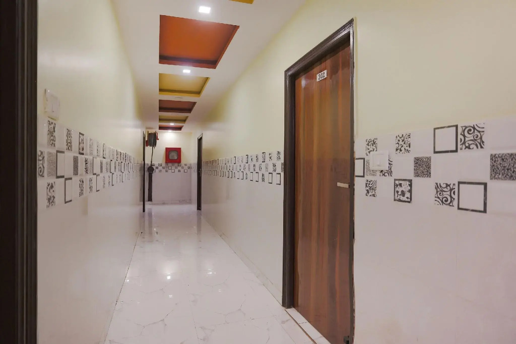 Shri Drona Hotel by OYO Rooms