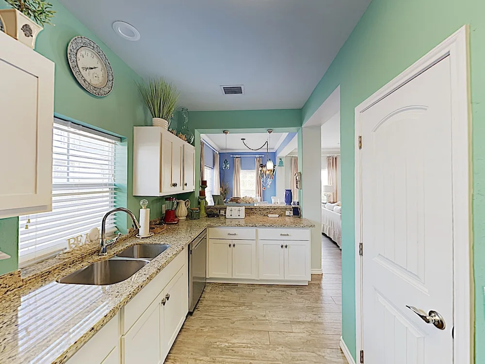 3BR Townhome with Tower Views by RedAwning