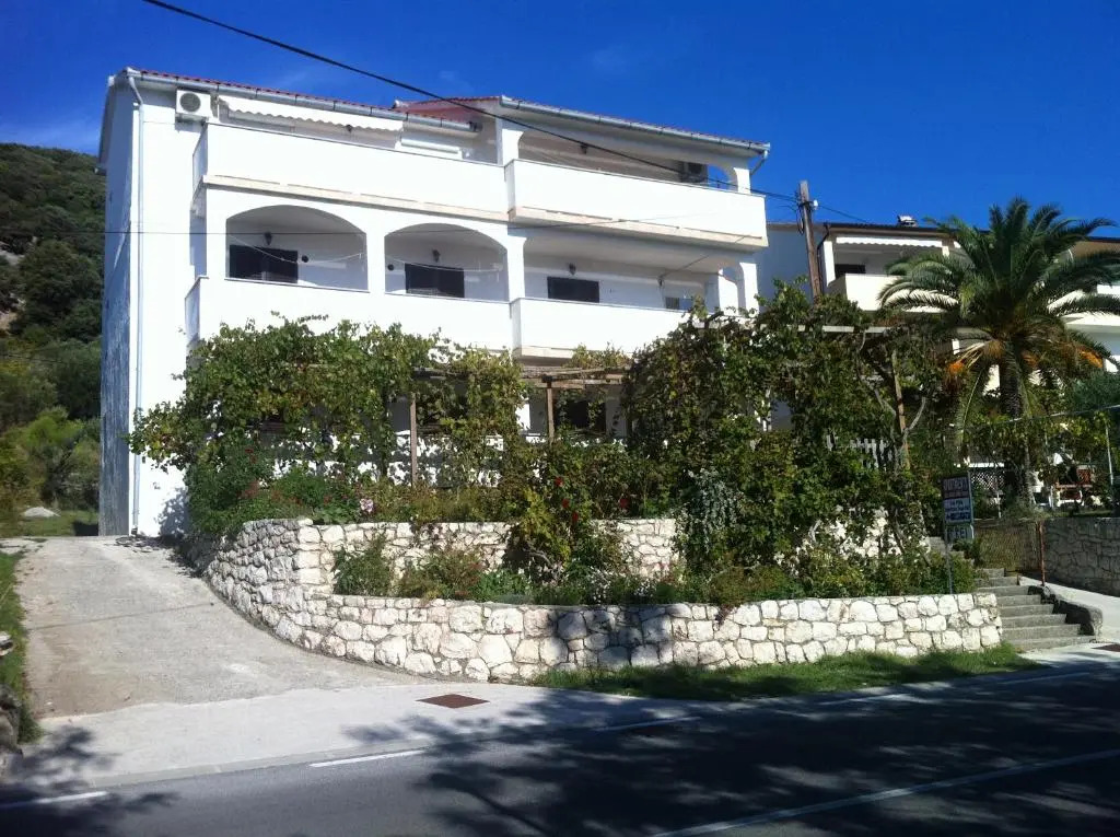 Pljesa Apartments -Meerblick mit Terrasse & Grill by rentyourhome24