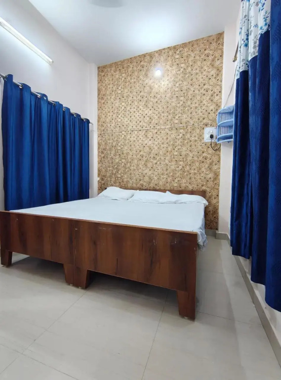 Krishna Paying Guest House