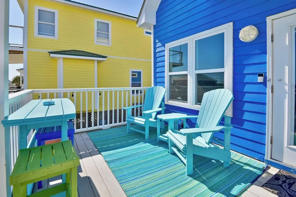 A Wave From it All - 3BR Beachside Coastal Retreat