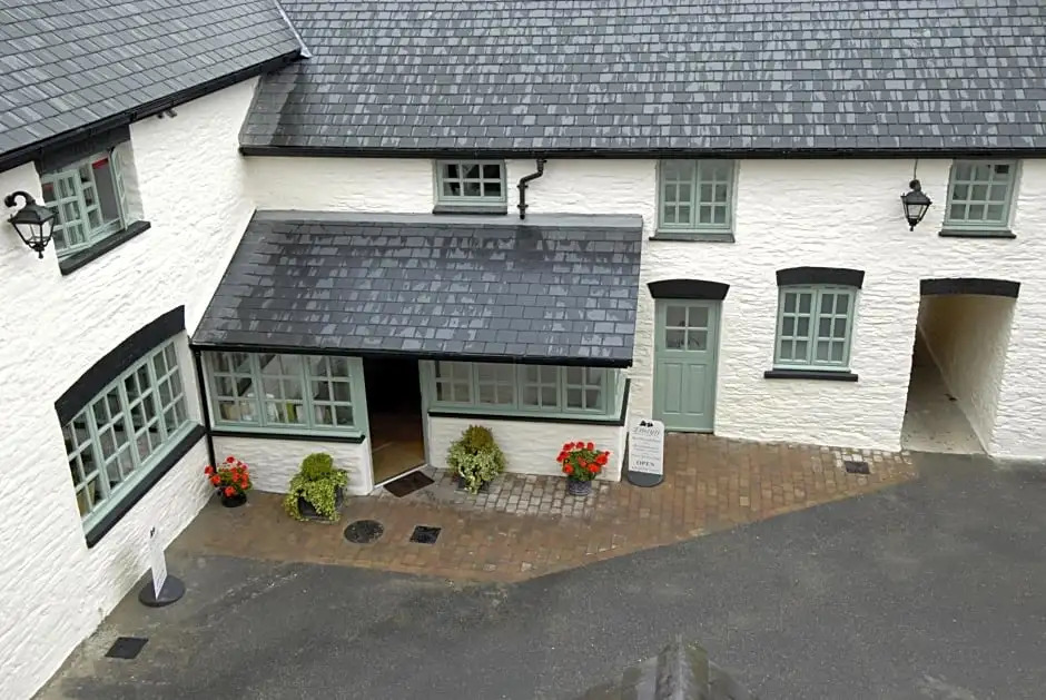 Gwestyr Emlyn Hotel