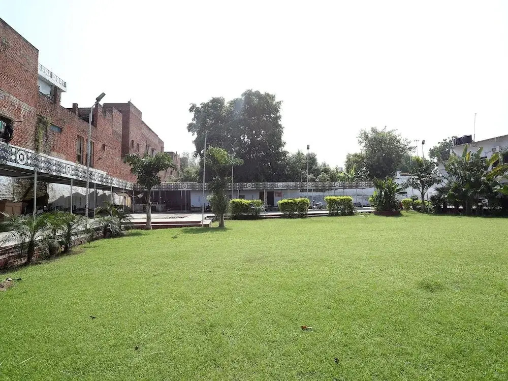The Palms Resort By OYO Rooms