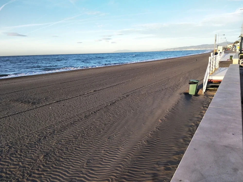 Torrox Costa Super Sunny Apartment With Pool Access, Free Wifi