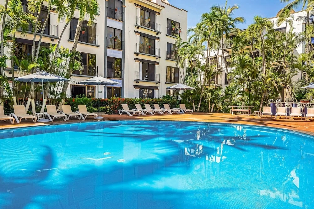 Cozy Apartment w/ Balcony, Pool Views, Free Wifi