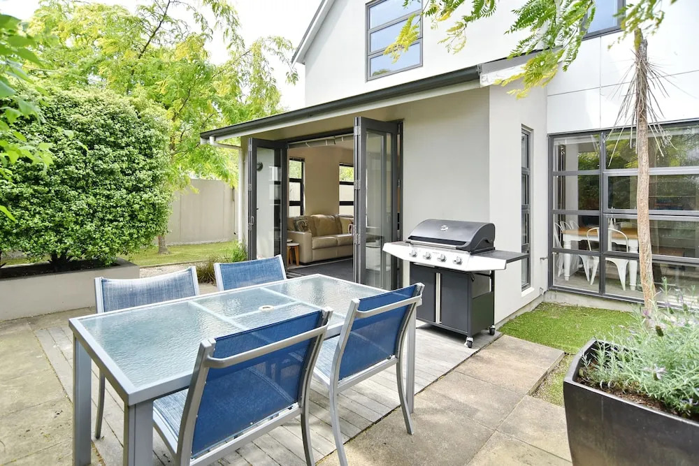 Hagley Apartment