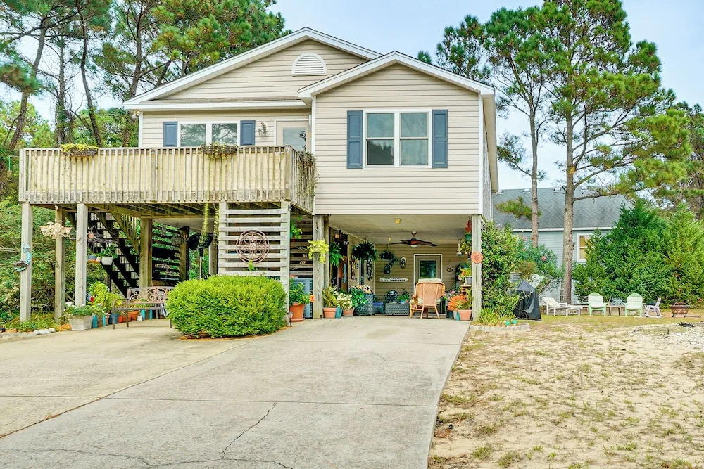 Nags Head Apt With Patio - 1/2 Mile Walk to Beach!
