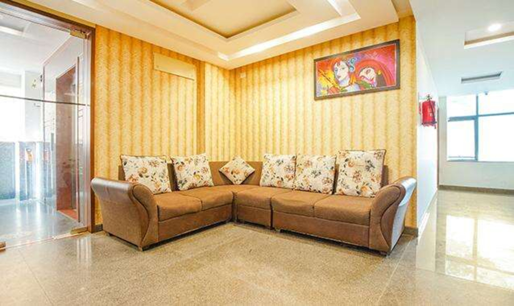 Fabhotel Royal Inn I