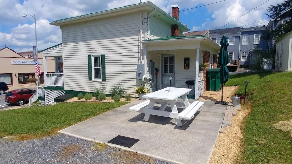 Cubs_cottage