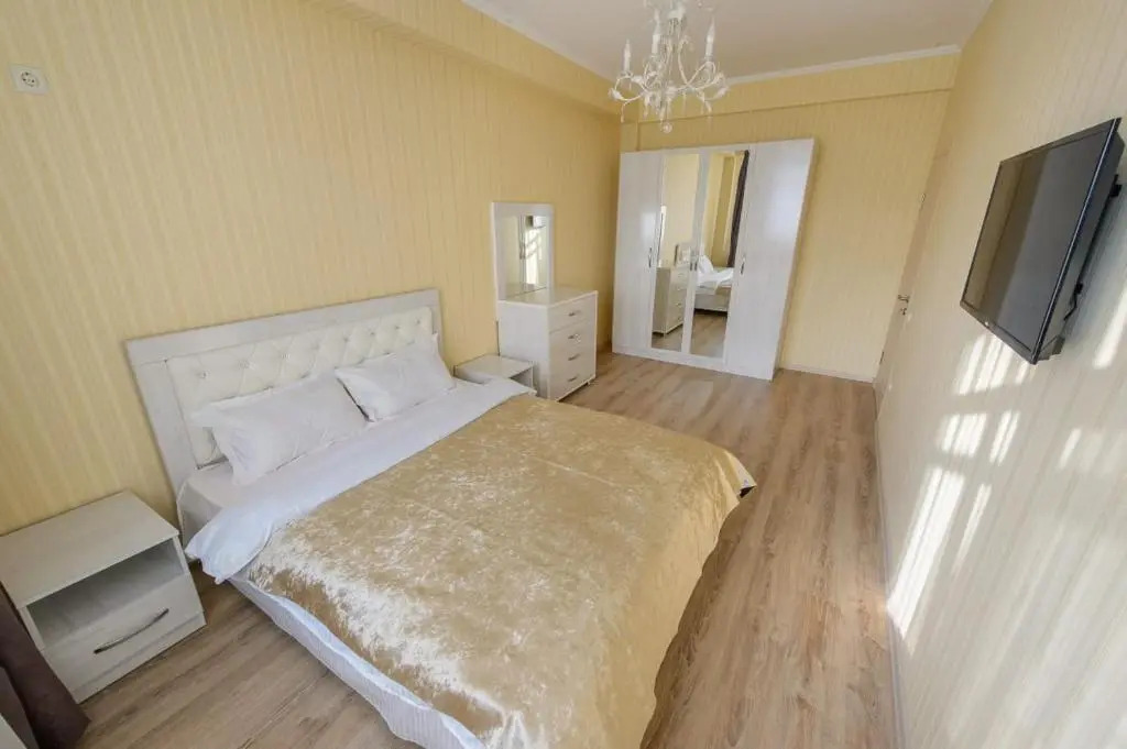 Apartments on Kazybek by 125 1 floor 6