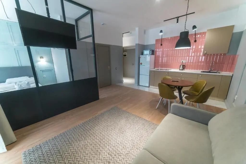 Manica R House