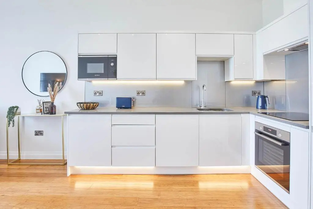 Host Stay Saltwater Suite