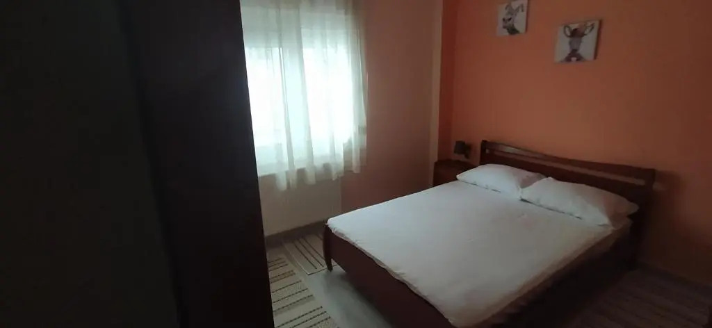 George's apartment Serres