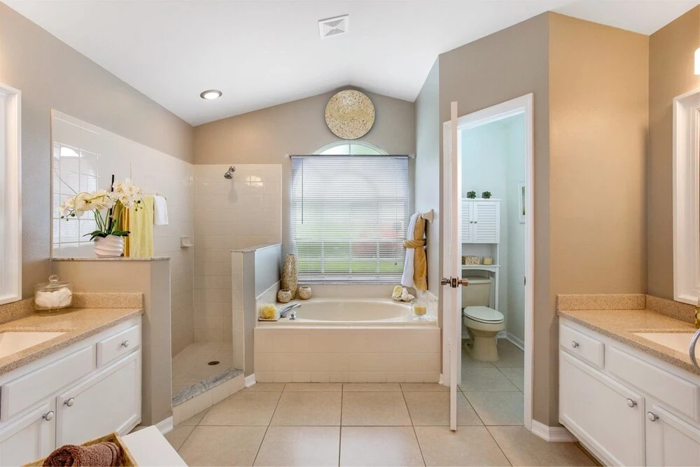 Stunning 4 Bed, 3 Bath Villa With Southwest Facing Pool and spa - 503